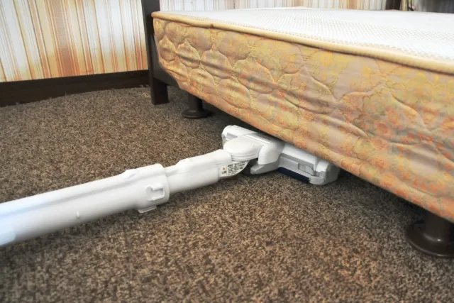 ベッドの下